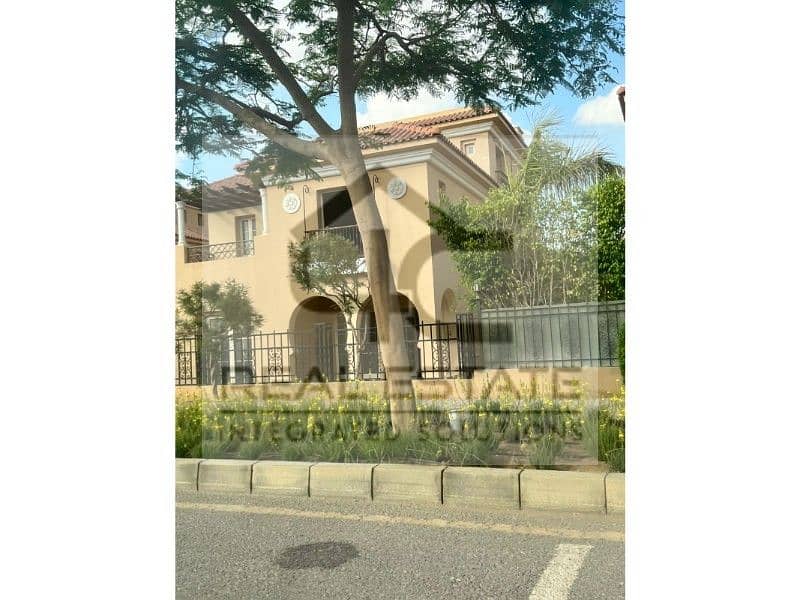 For sale  townhouse Classic 234m bahry view landscape and prime location under market price in hyde park 11