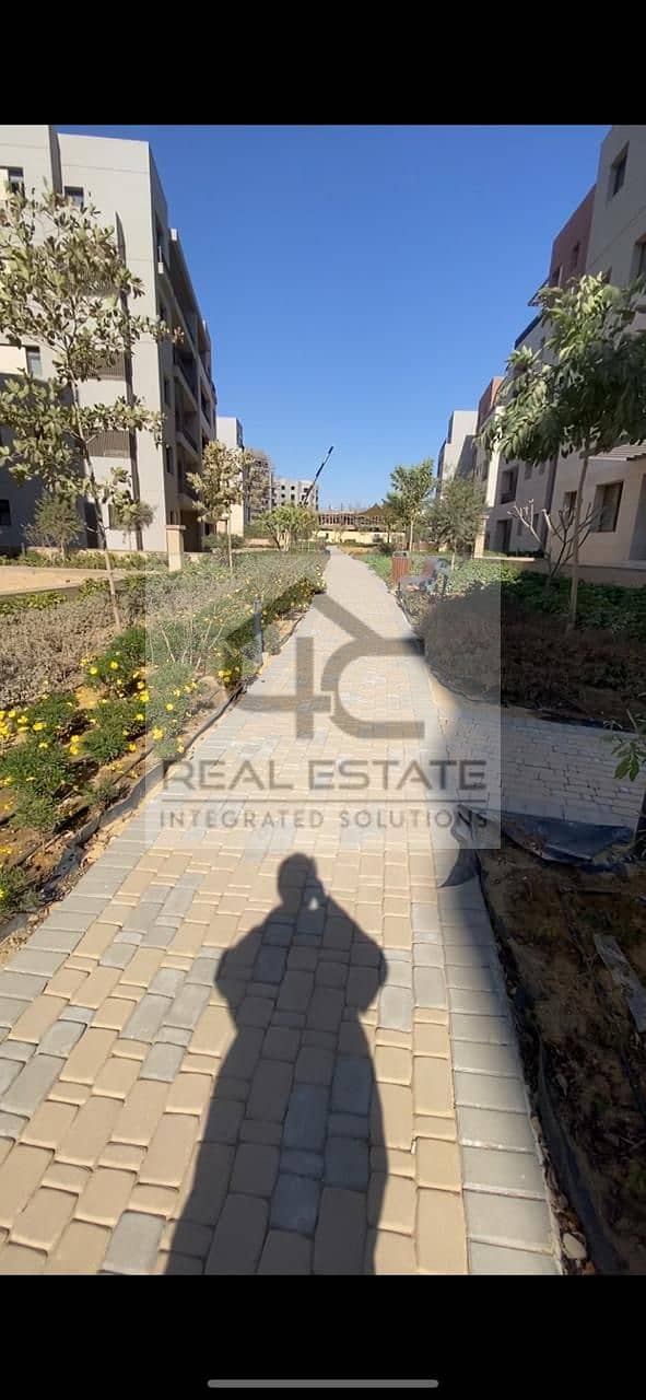 apartment 149 m with garden for sale fully finished In on prime view landscape District 5 Compound 5