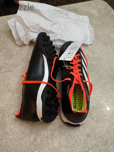 PREDATOR LEAGUE TURF SHOES