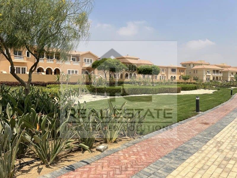 Stand alone villa 525 m prime location for sale in Hyde Park 4