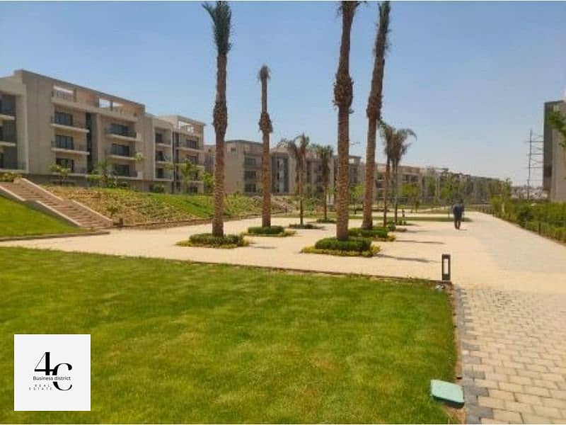 Apartment 158m in Marasem Fifth square for sale , the lowest price in the market. 4