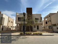 فيلا للبيع في كومباوند Soleya لوكيشن مميز امام جامعة (New Giza) و جامعة (ESLSCA)  على طريق مصر اسكندرية الصحراوي 0