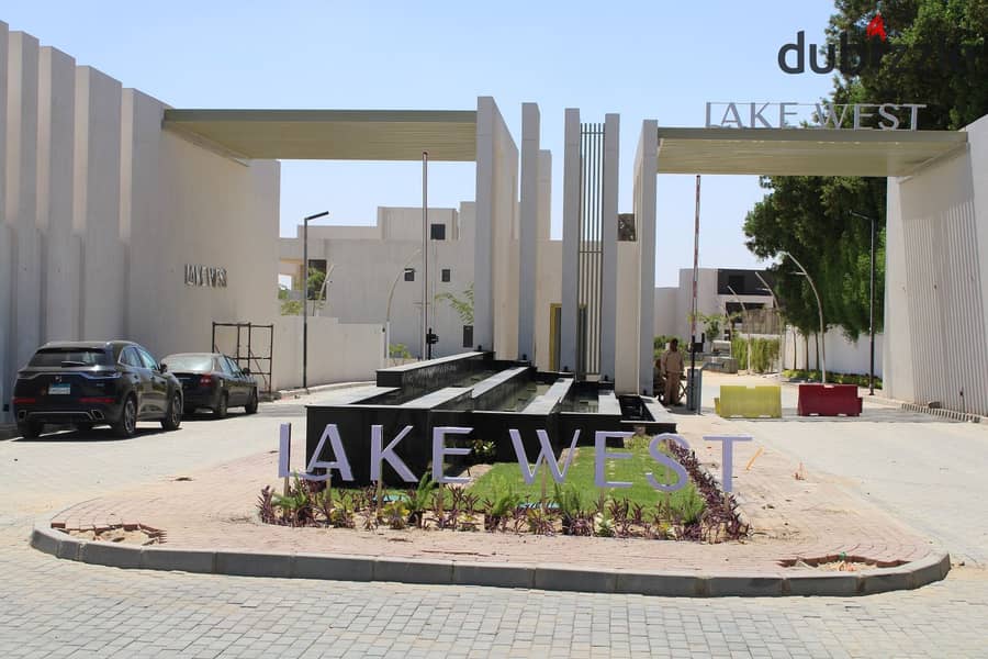 Immediate delivery townhouse, prime location in Lake West on the Dahshour Link in Sheikh Zayed, opposite Beverly Hills. 5