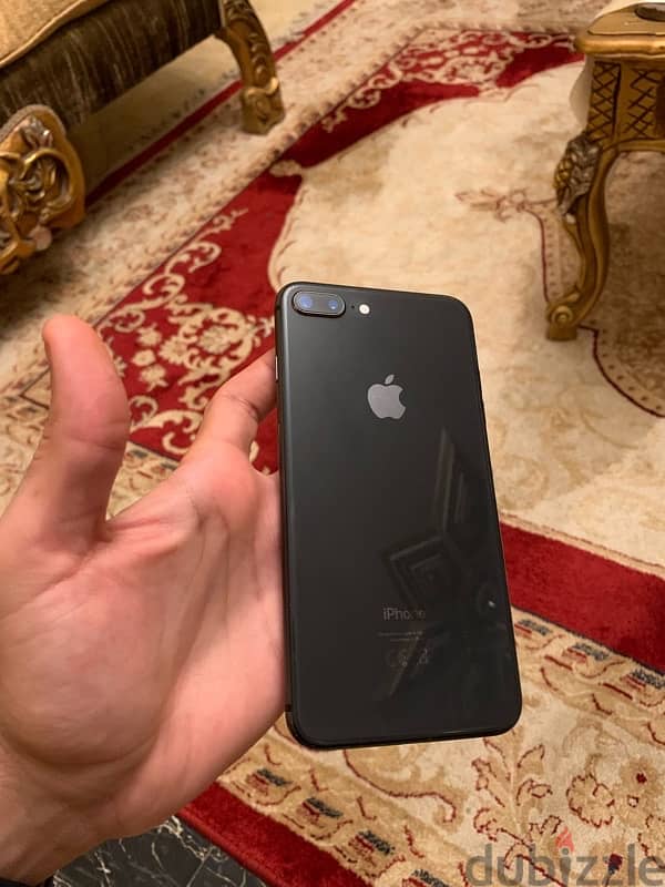 iphone 8 plus  64 حالته ممتازه 5