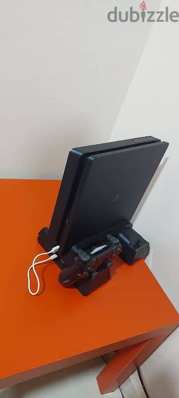 Ps4 slim بلايستيشين