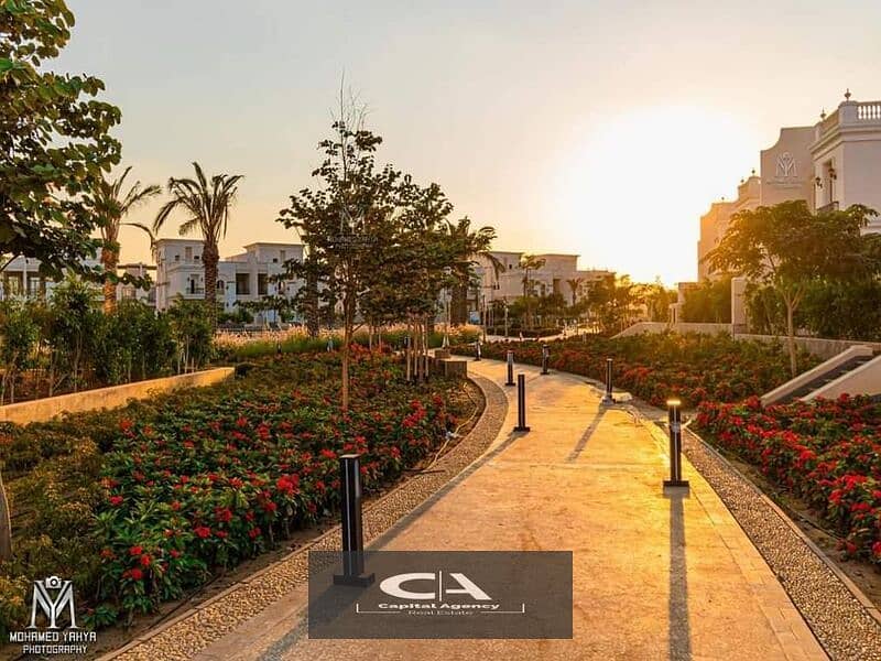 An apartment for immediate receipt, fully finished, in the Garden City Compound in the new Capital, built in the French style 5% down payment 0