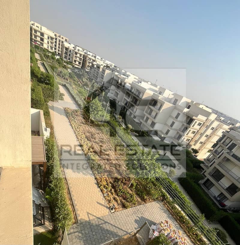 With a down payment of 5 million, a 178 sqm apartment with a landscaped view in Fifth Square Compound 6