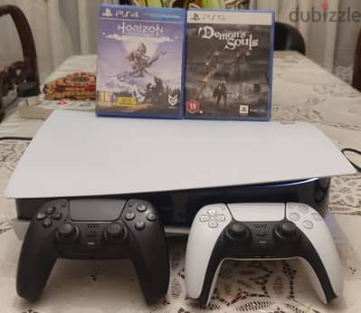 PS5 HARD DISK VERSION VERY GOOD CONDITION + 3 GAMES + 2 CONTROLLERS