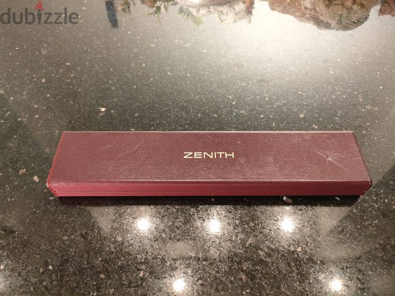 علبة قديمة لساعة ZENITH أصلية 1