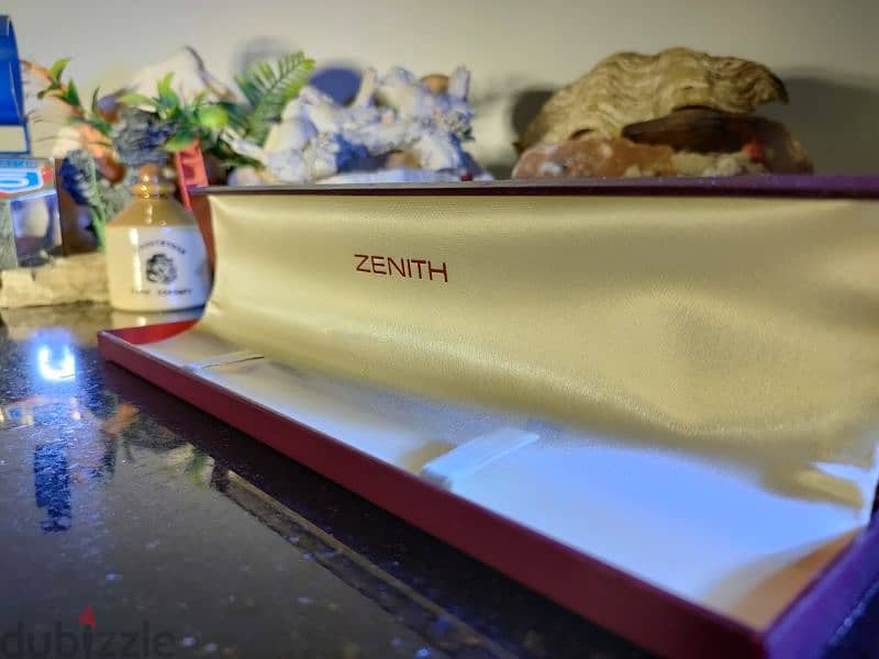 علبة قديمة لساعة ZENITH أصلية 3