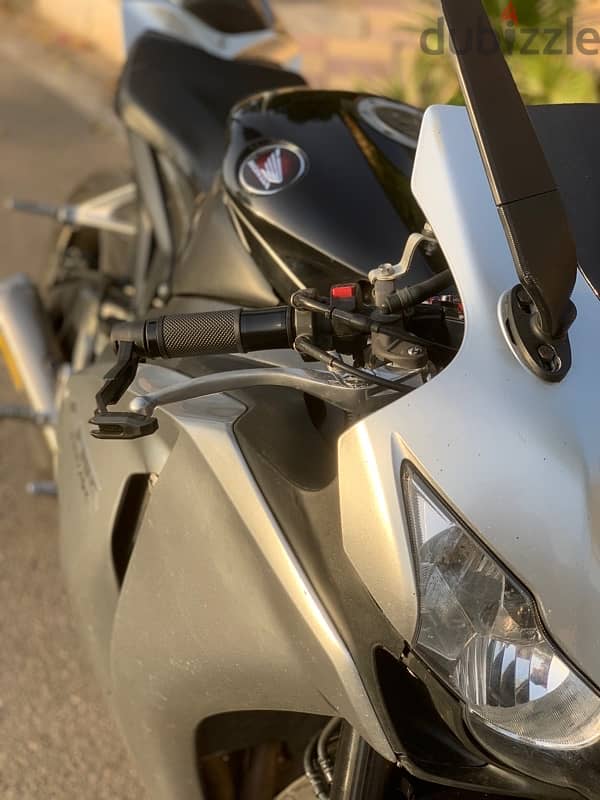 Honda CBR 10000 RR  2010 1