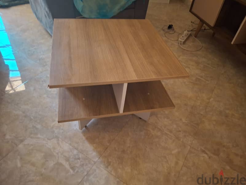 Nice table good condition 1