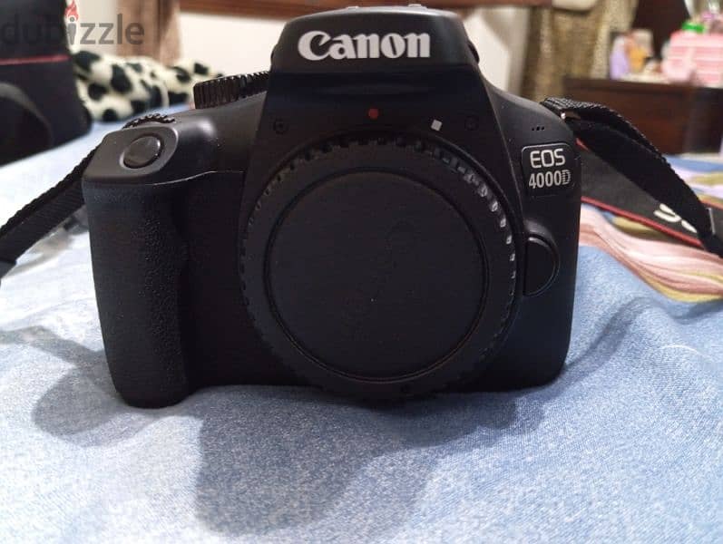 الحاله مثل الجديدة بضبط canon 4000D 2