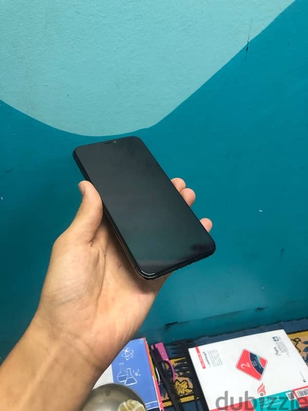 ايفون xs max مغير شاشه وبطاريه الجهاز مفهوش خربوش 1