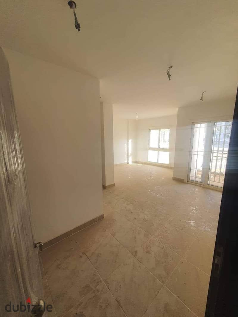 A catch studio for investment in b12 at Madinaty city , ready to move , with installmenta over 6 years , open view , prime location . 9