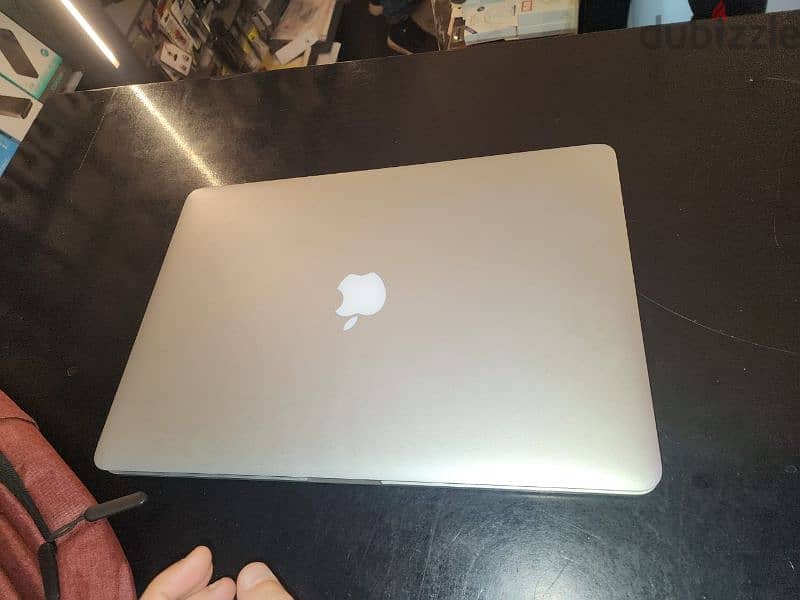 Apple MacBook Pro Laptop 2017 1