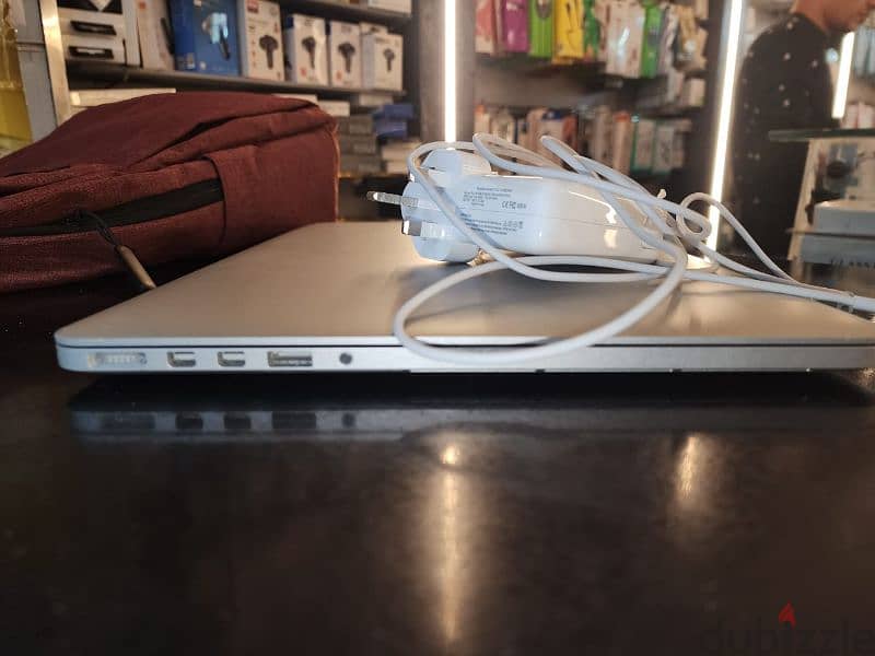 Apple MacBook Pro Laptop 2017 3