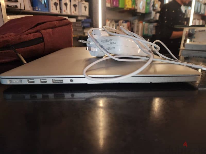 Apple MacBook Pro Laptop 2017 4