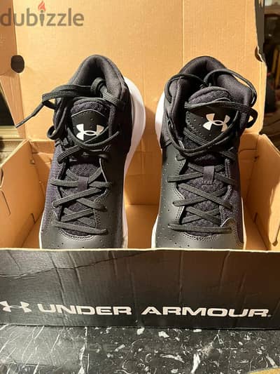 Under armour original 100% unisex shoes size 43