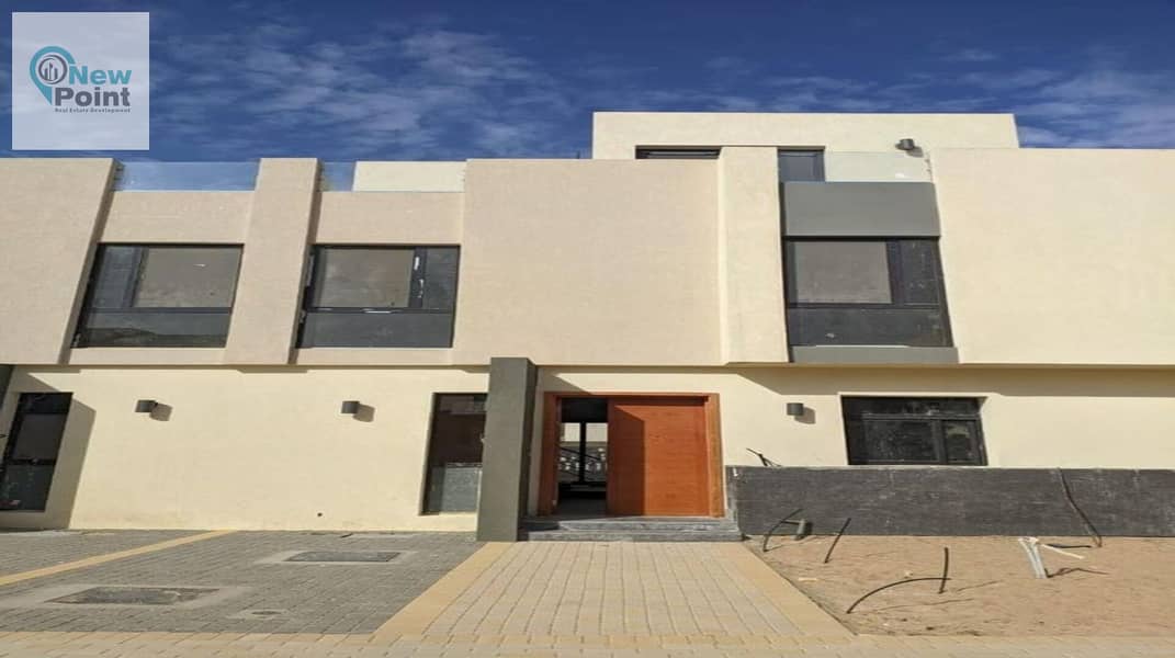 In front of the International Medical Center, own a townhouse for delivery within months in a compound already inhabited in Shorouk 8