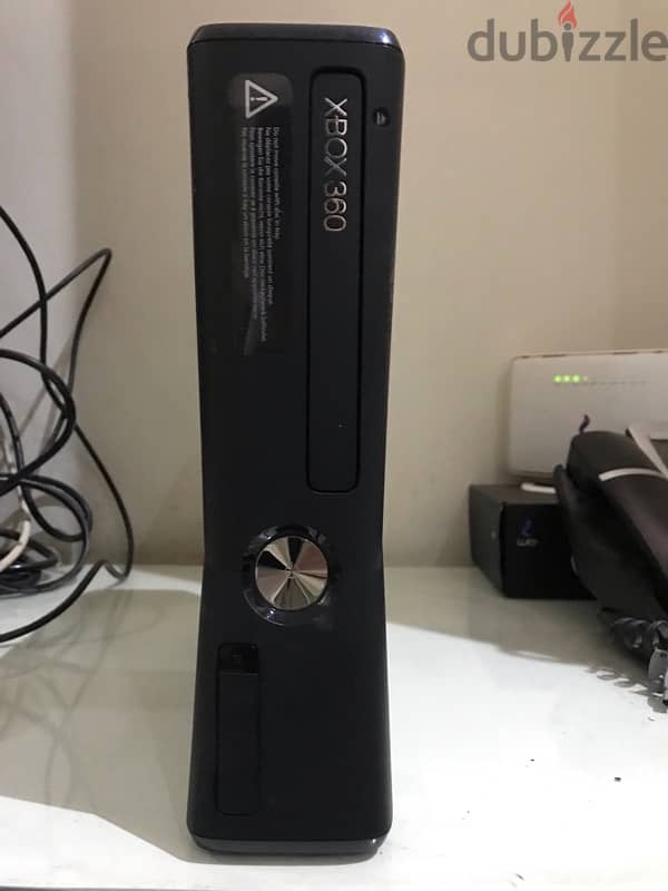 Xbox 360 Slim in Perfect Condition with 11 games 1