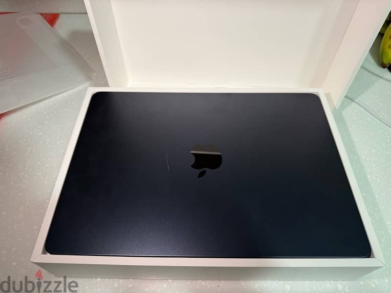 MacBook Air 13.6” M2 512GB Black 1