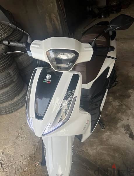 scooter xmax 1