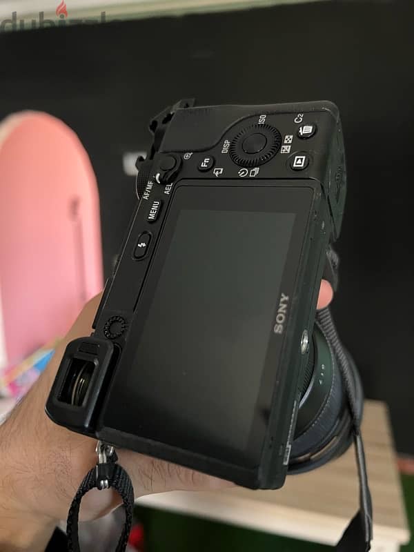 Sony A6400 جديدة بالعلبة ومشتملاتها 3