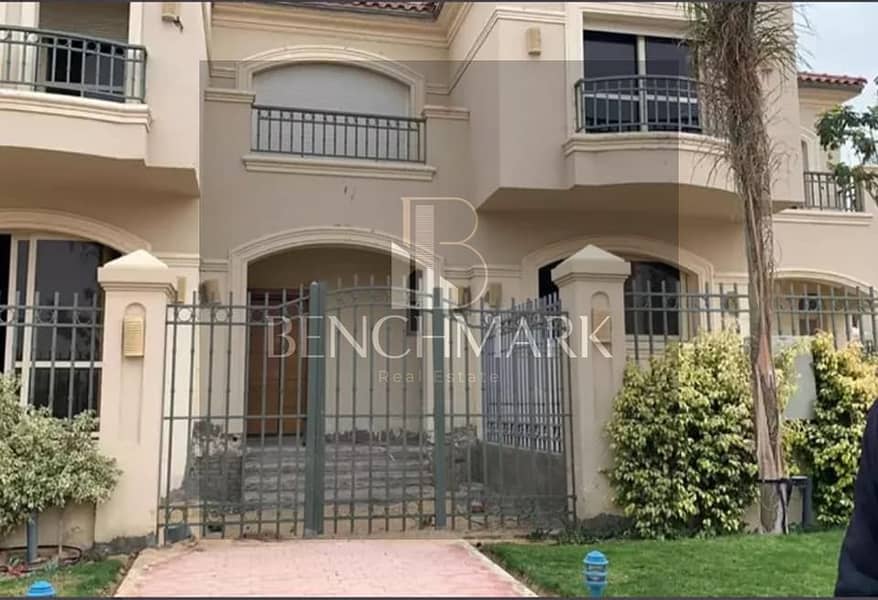 Villa Townhouse 215m for sale in La Vista Compound, El Patio Town, Fifth Settlement, New Cairo, next to AUC, Hyde Park Compound, and Suez Road 2