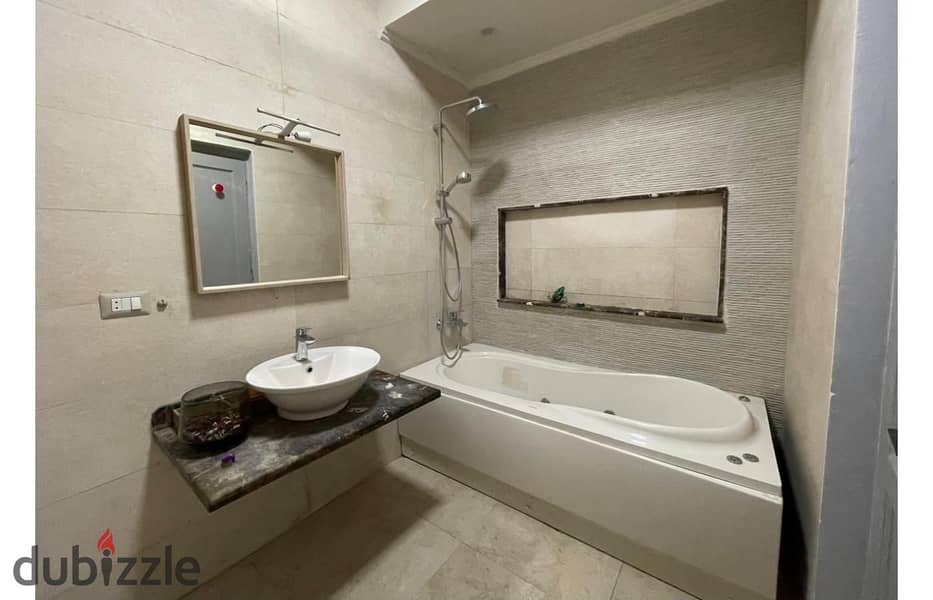 Apartment 150m for sale with kitchen in village gate new cairo 4