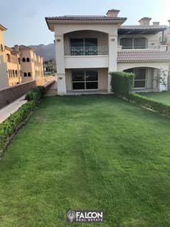 For sale a chalet in the most distinguished village in Ain Sokhna, La Vista 6, immediate receipt, fully finished, first row by the sea, minutes from P 0