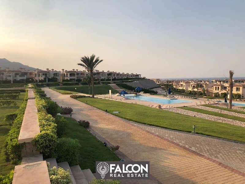 For sale a chalet in the most distinguished village in Ain Sokhna, La Vista 6, immediate receipt, fully finished, first row by the sea, minutes from P 5