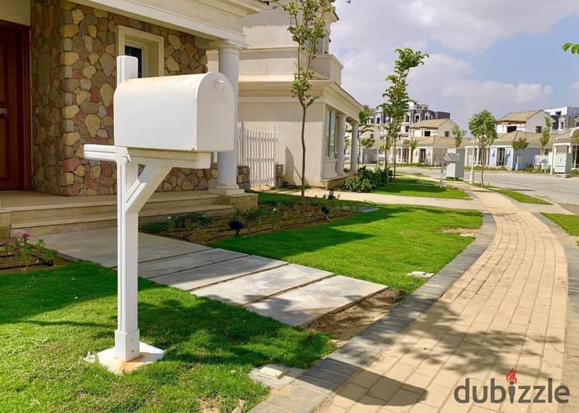 Fully finished townhouse villa, delivery in just a few months, in Mountain View October, on Boulevard Road, minutes from Arkan Plaza, Sheikh Zayed 2