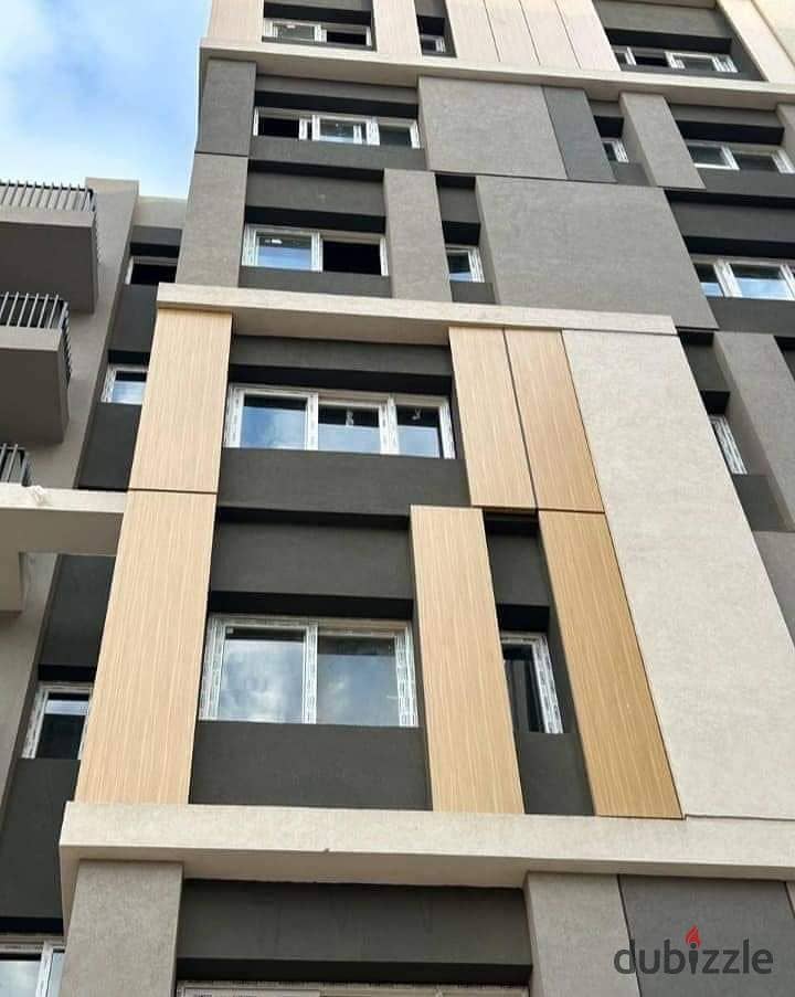 Apartment for sale Soon delivery and prime location in HapTown Mostakbal City 4