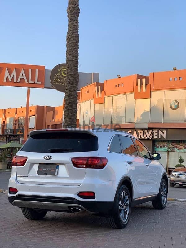 كيا سورينتو 2019/KIA SORENTO  بحاله ممتازه لون مميز 6