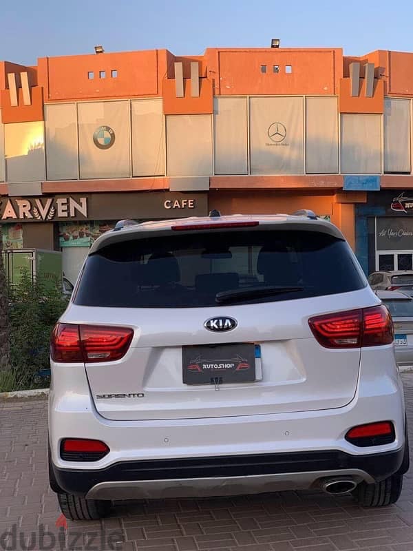 كيا سورينتو 2019/KIA SORENTO  بحاله ممتازه لون مميز 7