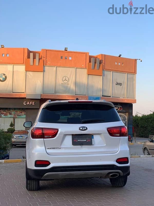 كيا سورينتو 2019/KIA SORENTO  بحاله ممتازه لون مميز 9