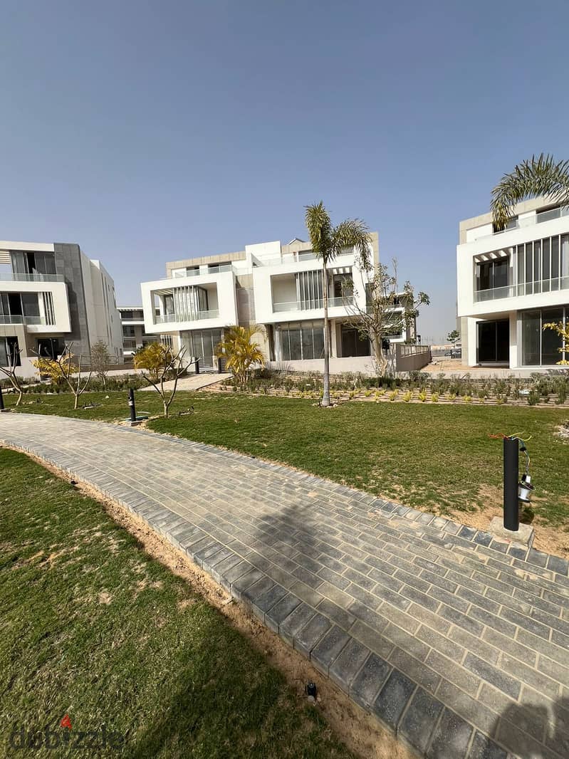 Townhouse for Sale in Front of Mountain View Giza Plateau, Prime Location Steps from New Giza 4