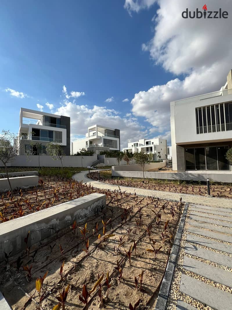 Townhouse for Sale in Front of Mountain View Giza Plateau, Prime Location Steps from New Giza 8