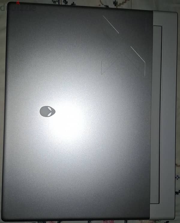 alienware x16 R1 like new in warranty without any scratches 1