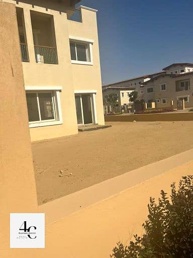 Town house 215m  for sale in Hyde Park  with down payment and installments, View Landscape. 4