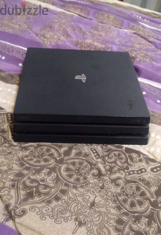 بلايستيشن 4 برو للبيع ps4 pro 4