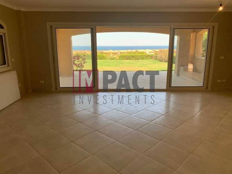 Chalet at the old price, directly overlooking the sea, ultra finished, super luxury, immediate receipt, in Ain Sokhna, Ready to move \ seaview 11