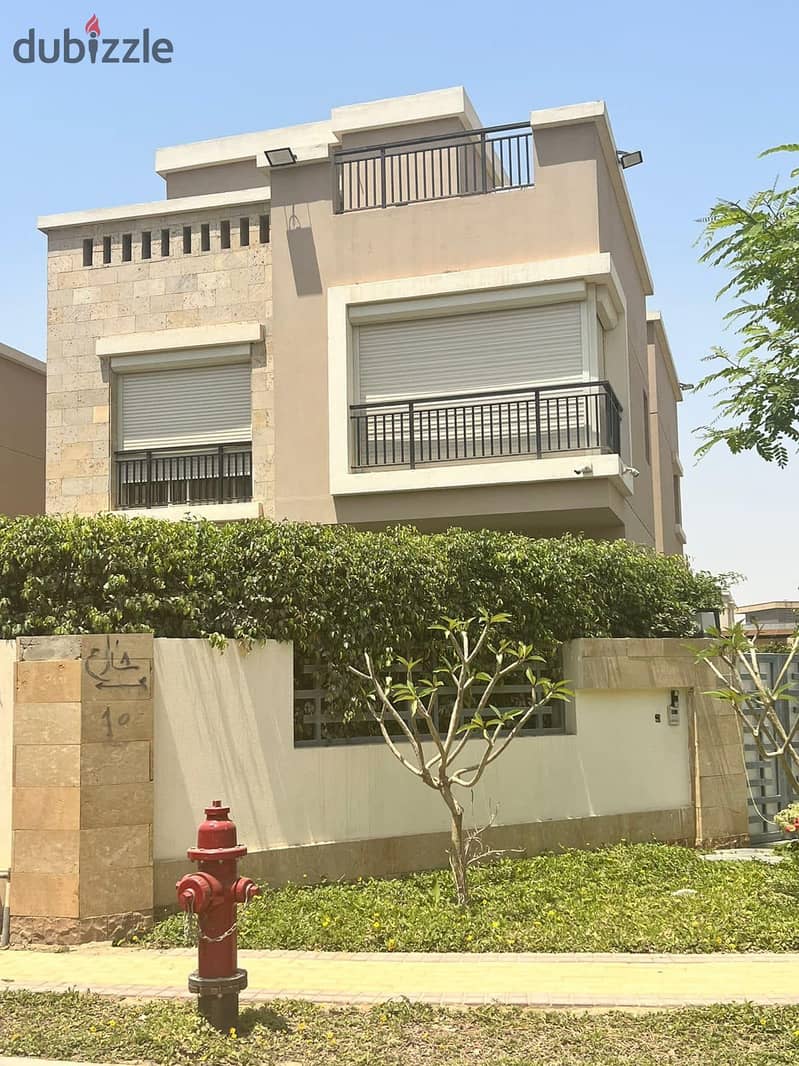 Live in a compound of villas only in front of Madinaty and own a standalone villa in installments without interest 1