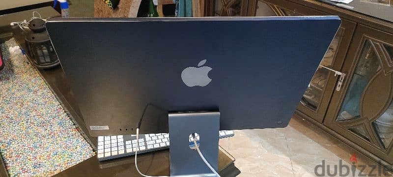 iMac  . 3