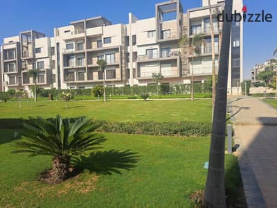 For sale, an apartment of 136 meters ((resale)) in Fifth Square, Fifth Settlement