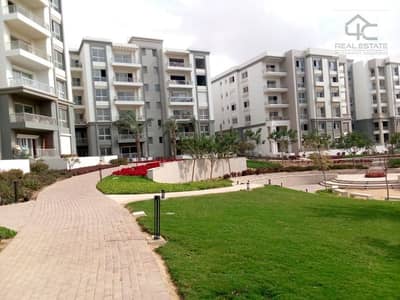 I own a 3-bedroom apartment, 178 square meters, at the lowest price in the market, View Direct, overlooking the swimming pool, and prime location