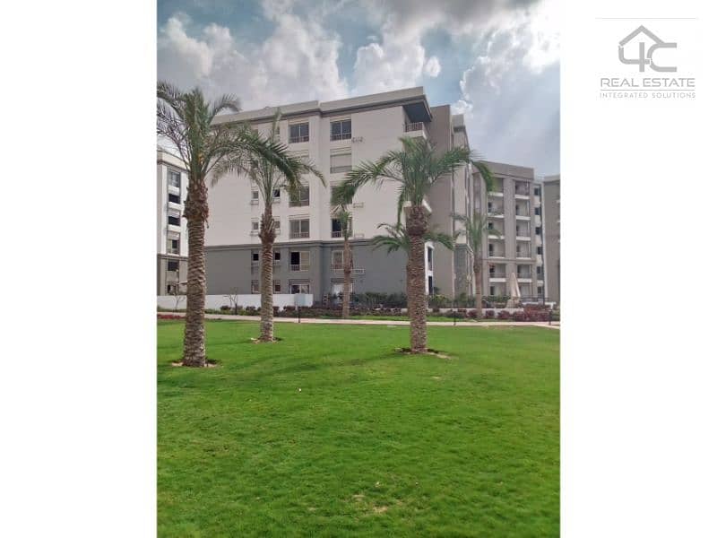 Apartment 191 m corner bahry view landscape with down payment and installments in Hyde Park Compound 12