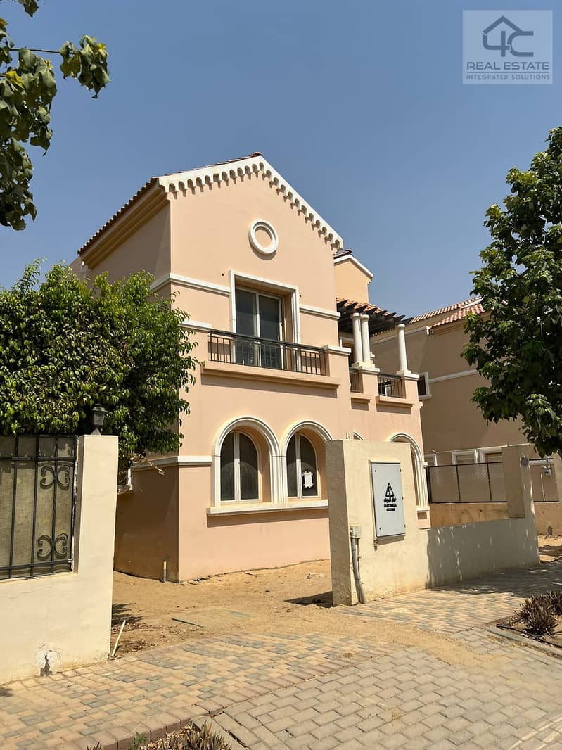 Standalone Villa 274 m prime location 4 Bed room for fast selling it in Hyde park 0