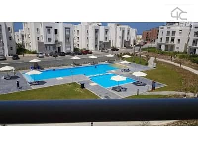 For quick sale Penthouse on the second floor with a roof, 85 square meters, 3 air conditioners, on the lake, at a special price, the lowest price in A